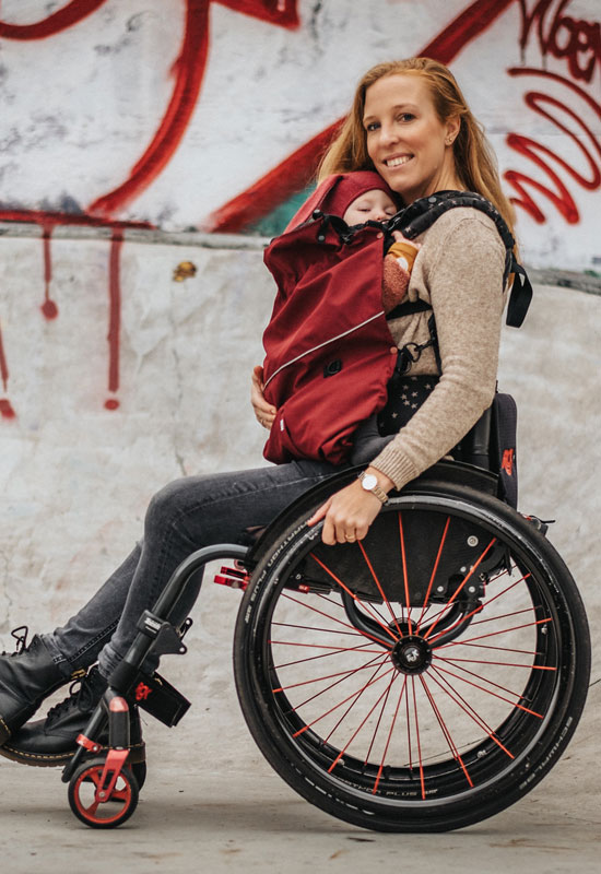 MaM All Season Cover Dark red black mama